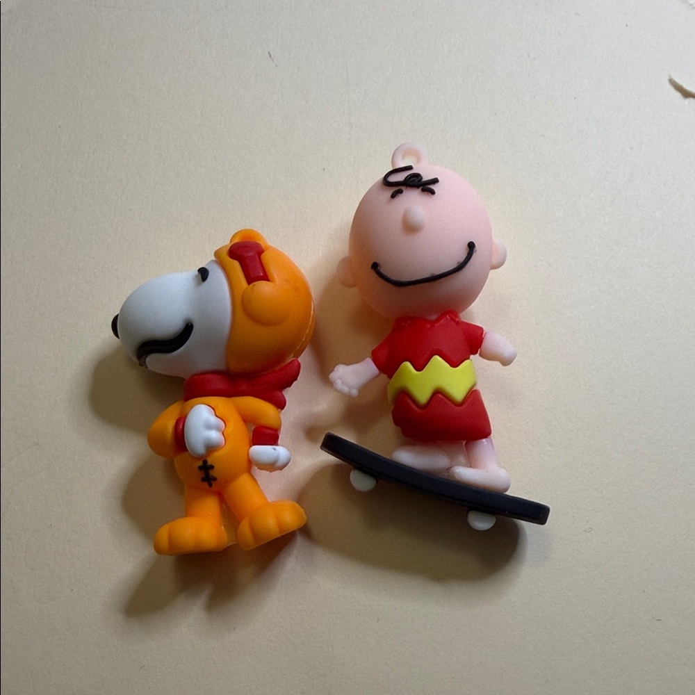 Charlie Brown & Snoopy Skateboard Figure Toy Set - Pink & Orange